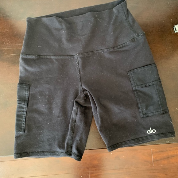 Alo yoga shorts - Picture 1 of 4